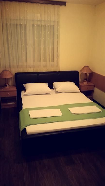 Motel Aura Mostar Habitación foto